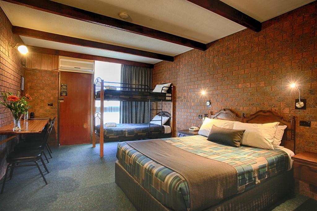 Belltower Motor Inn Шепартон Номер фото